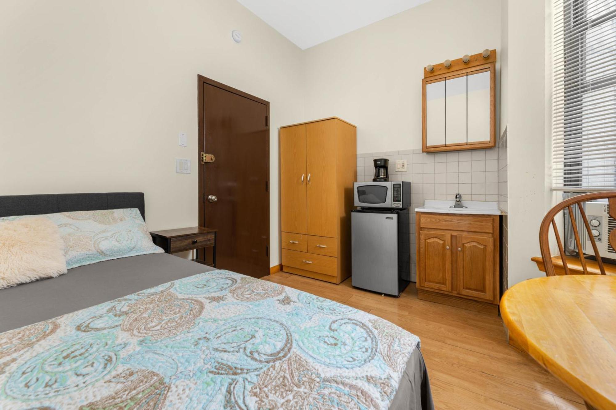 West 30th Street Hostal