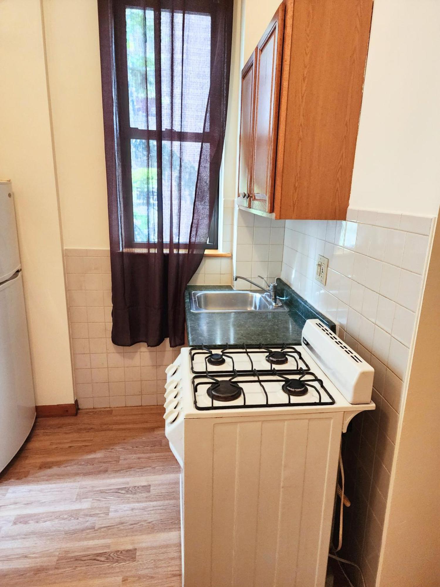 West 30th Street Hostal *